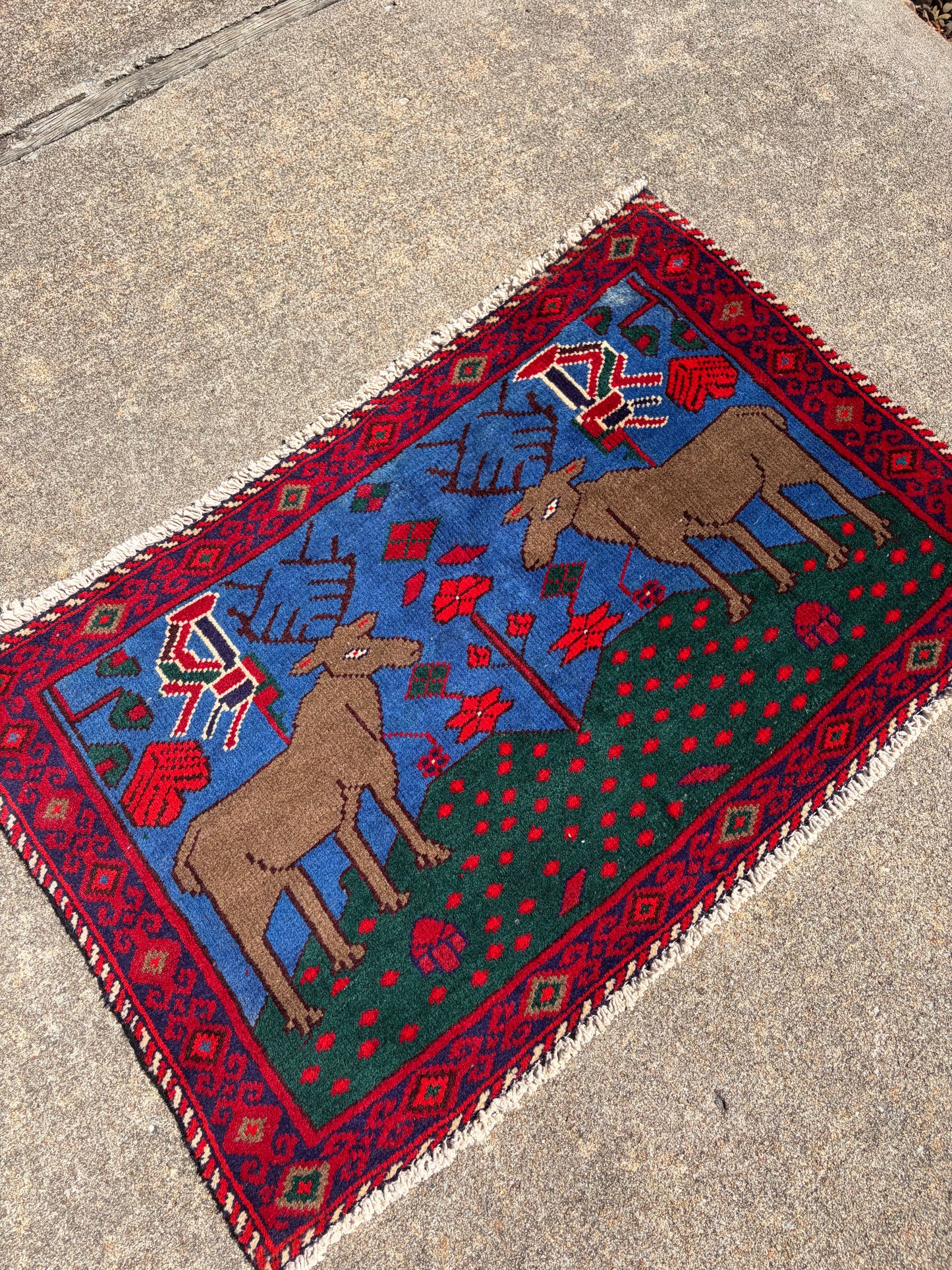 000 Vintage Pictorial of Life Rug- 2'1 x 3'1