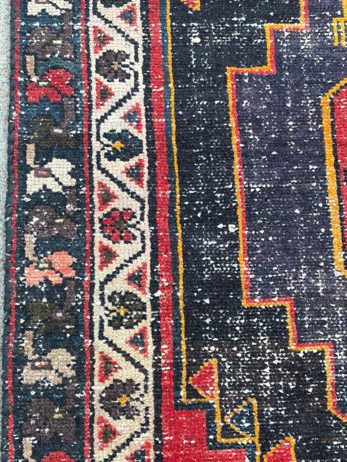 000 Vintage Persian Runner- 9'11 x 3'2