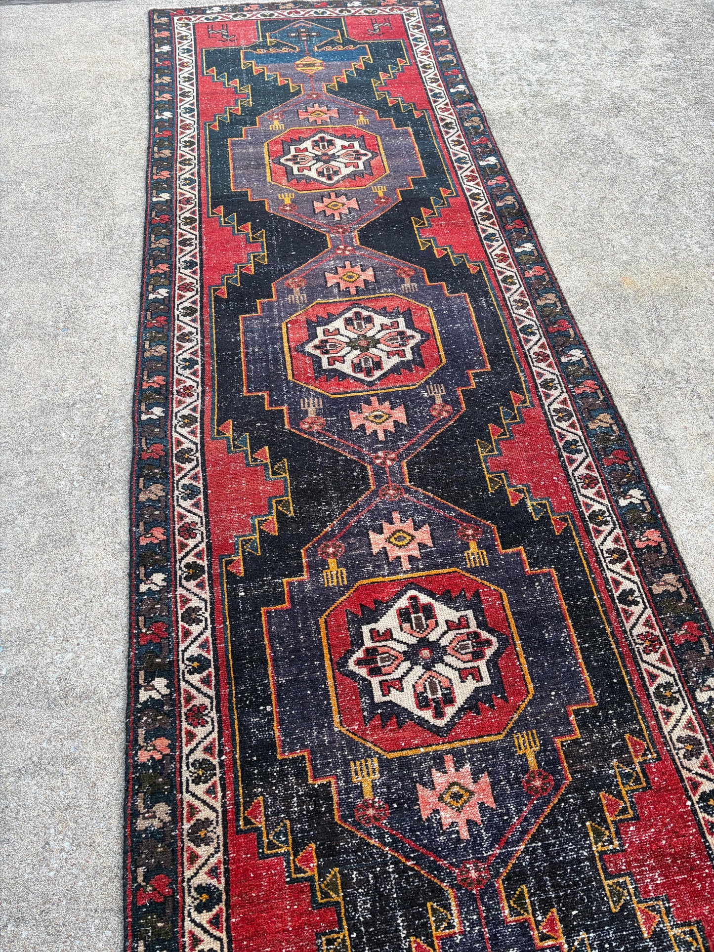 000 Vintage Persian Runner- 9'11 x 3'2