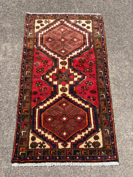 000 Vintage Village Rug- 3'9 x 2'1