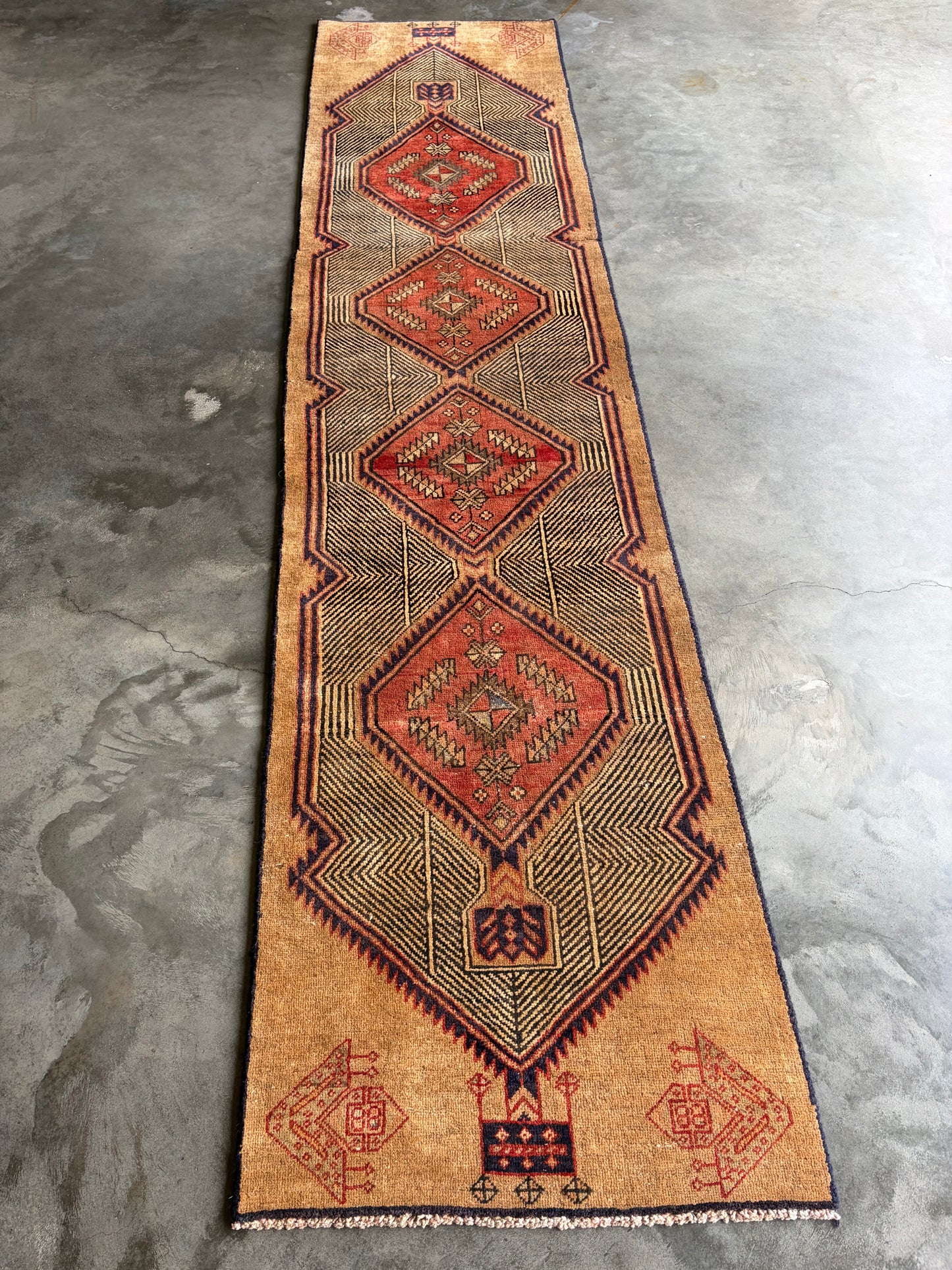 000 Vintage Village Runner- 9'4 x 2'2