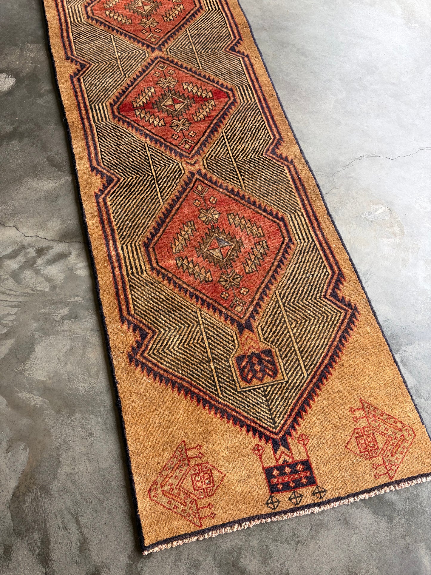 000 Vintage Village Runner- 9'4 x 2'2